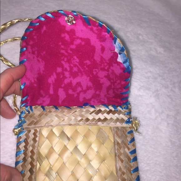 Little Mermaid Handmade Straw Crossbody Bag - Picture 5 of 6